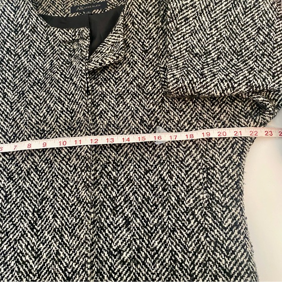 Anne Klein Elegant Black & White Tweed 3/4 sleeve Cropped Swing Lined Jacket, 10 - Picture 13 of 16